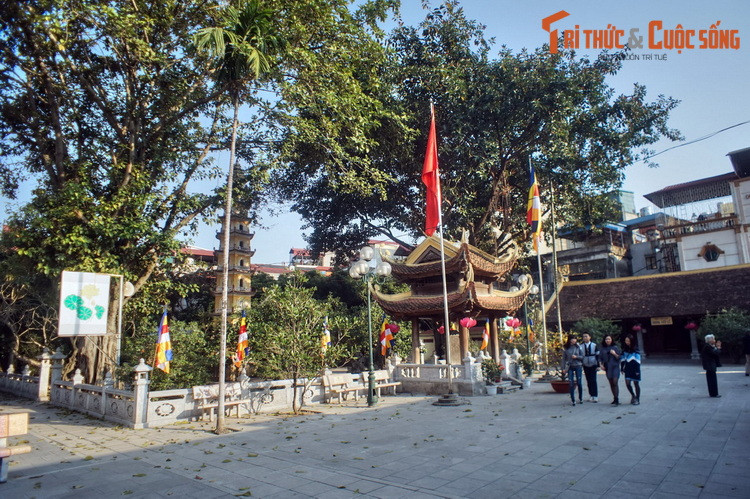 3. Nằm trong ngõ Liên Phái, phố Bạch Mai, phường Cầu Dền, quận Hai Bà Trưng, chùa Liên Phái được ví như một đóa sen tuyệt đẹp của kinh thành Thăng Long xưa. Theo văn bia, chùa được xây dựng thời vua Lê Dụ Tông (1705 – 1729).