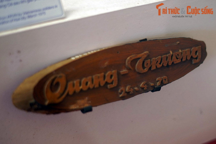 Tấm biển tên quân ta thu được ở phòng làm việc của Trung tướng Ngô Quang Trưởng - Tư lệnh Quân đoàn 1 thuộc chính quyền Sài Gòn tại thành phố Đà Nẵng, ngày 29/3/1975.