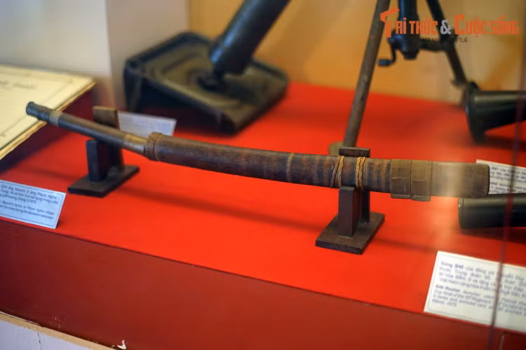 Kiếm của gia đình ông Akounh, Pleitơ Nghia, thị xã Kon Tum, sử dụng trong cuộc nổi dậy giải phóng quê hương, tháng 3/1975.