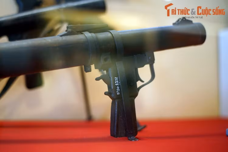 Súng B40 của đồng chí Nguyễn Duy Hoạt - Trung đội phó thuộc Trung đoàn 95, Sư đoàn 325, sử dụng tiêu diệt 30 hỏa điểm, 6 xe tăng và xe bọc thép, 80 binh sĩ địch ở sân bay Ngã Sáu (Buôn Ma Thuột), tháng 3/1975.