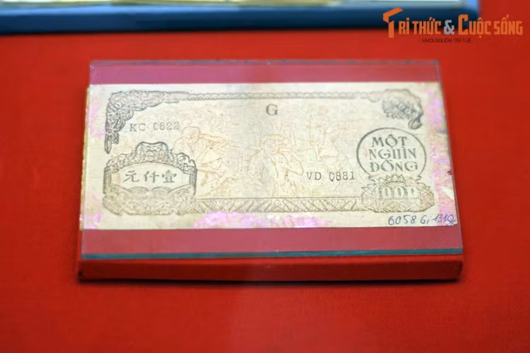 Tín phiếu của ông Nguyễn Đình Ngọc tặng Sư đoàn 968 trong khi làm nhiệm vụ dẫn đường cho đơn vị đánh chiếm sân bay Phù Cát, Bình Định, 1/4/1975.