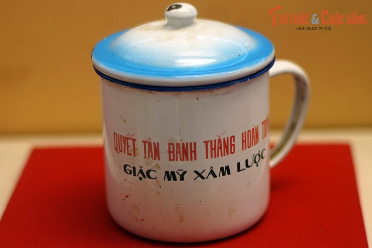 Chiếc ca đồng chí Thiếu tướng Đặng Huyền Phương - nguyên Phó Chủ nhiệm kiểm Tổng Tham mưu trưởng Tổng cục Hậu cần - sử dụng trong sinh hoạt khi tham gia chiến dịch giải phóng miền Nam năm 1975.