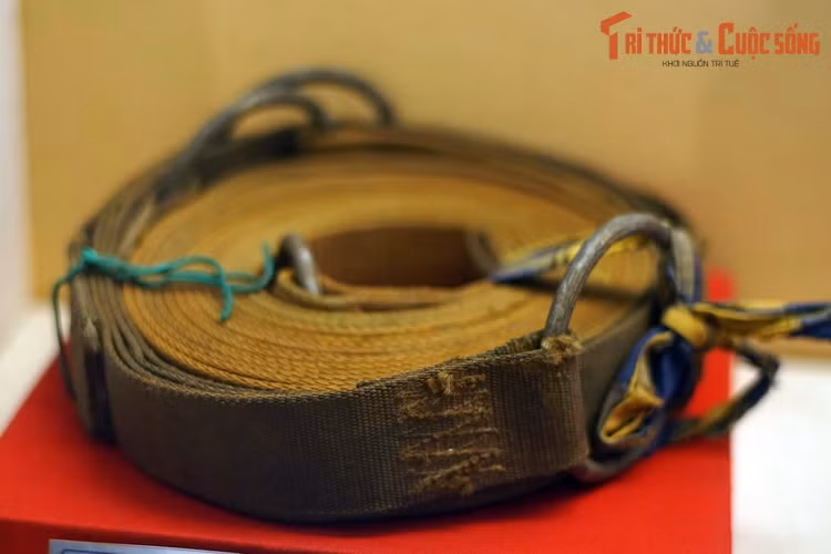 Dây kéo pháo của Đại đội 1, Tiểu đoàn 34. Lữ đoàn Pháo binh 204 dùng kéo pháo 85mm lên điểm cao yểm trợ bộ binh tiến công giải phóng Phước Long ngày 6/1/1975.