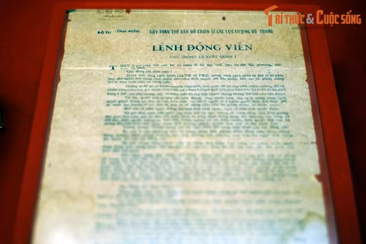 Lệnh động viên của Đại đội trinh sát 30, đoàn Đặc công biệt động 116 Bộ Tư lệnh Miền đọc trong các lễ xuất quân, mùa xuân năm 1975.