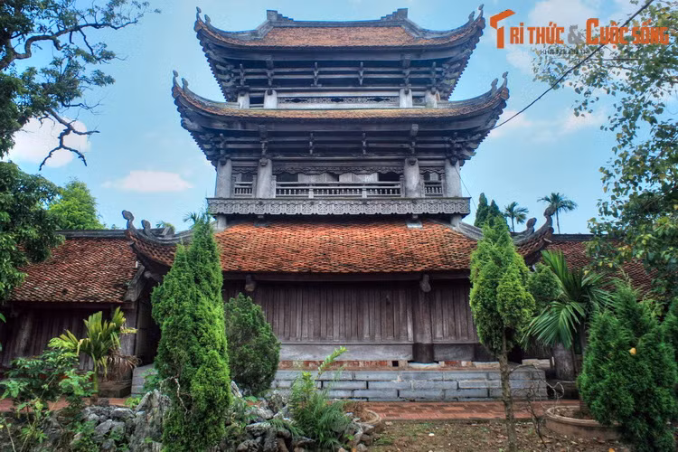 Tỷ lệ giữa các tầng kiến trúc của gác chuông rất cân đối, tỷ lệ hợp lý giữa các bờ nóc, bờ thẳng, bờ mềm, độ vươn của bờ nóc gác đao được hài hoà trong tổng thể kiến trúc.