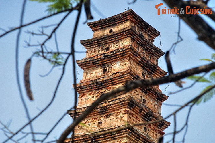 Vào năm 1972, quá trình trùng tu tháp theo lối thủ công đã được thực hiện để thay thế và bổ sung những phần gạch bị vỡ, bị khuyết, bị lũ quét.