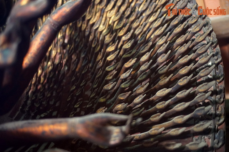 Theo đánh giá của các chuyên gia, bức tượng Quan Âm Bồ Tát thiên thủ thiên nhãn chùa Bút Tháp là tác phẩm điêu khắc xuất sắc hàng đầu của nghệ thuật Phật giáo nói riêng và nghệ thuật tạo hình nói chung của Việt Nam thế kỷ 17 còn được lưu giữ đến nay.