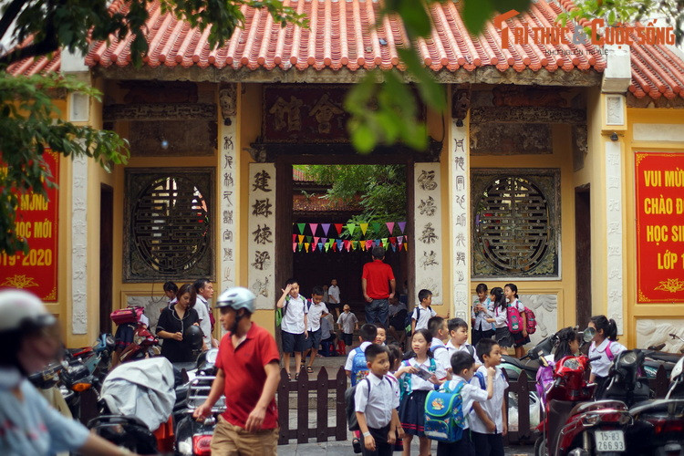 Ngoài hội quán Quảng Đông, Hà Nội xưa còn có hội quán Phúc Kiến, được xây từ năm 1817. Ngày nay hội quán này là trường Tiểu học Hồng Hà ở số 40 phố Lãn Ông...