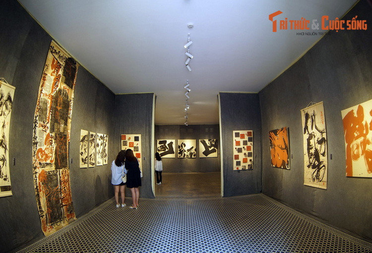 Một số điện thờ cũ được cải tạo thành không gian trưng bày nghệ thuật, là nơi để các nghệ sĩ đương đại giới thiệu những các phẩm tâm huyết của mình.