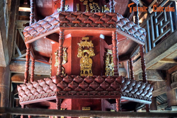 Đây là một tháp quay mang ảnh hưởng Phật giáo Mật tông, có ý nghĩa như một cối kinh có chức năng "tích lũy điều thiện” - nguồn gốc của tên gọi Tích Thiện am. Tháp có bố cục 9 tầng, mỗi tầng 8 cạnh, cao khoảng 7 mét.