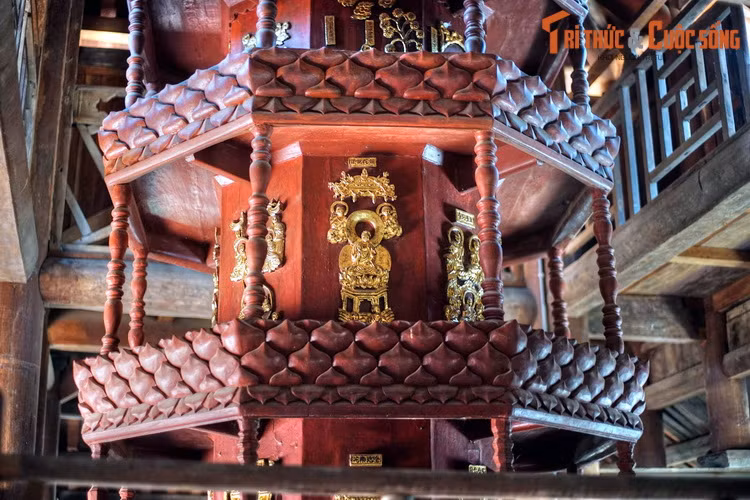 Đây là một tháp quay mang ảnh hưởng Phật giáo Mật tông, có ý nghĩa như một cối kinh có chức năng "tích lũy điều thiện” - nguồn gốc của tên gọi Tích Thiện am. Tháp có bố cục 9 tầng, mỗi tầng 8 cạnh, cao khoảng 7 mét.