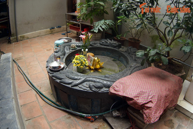 Trong tuần đầu tiên của cuộc kháng chiến, một số cán bộ, trong đó có cụ Nguyễn Văn Tố, Chủ tịch Quốc hội đầu tiên của nước Việt Nam Dân chủ Cộng hòa, bị kẹt lại trong vòng vây của địch. Cụ Tố đã được các chiến sĩ bảo vệ khu Đông Thành giải cứu và đưa vào trú tại đình Đông Thành.