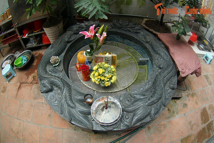 Với người dân phố cổ Hà Nội, chiếc giếng đặc biệt này đã trở thành một địa điểm tâm linh thiêng liêng, thu hút nhiều người đến chiêm bái và ôn lại lịch sử vào những dịp lễ, Tết.