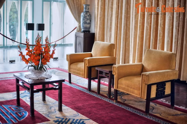 Dinh có tất cả làm 95 phòng, mỗi phòng có một chức năng riêng, kiến trúc và cách trang trí phù hợp với mục đích sử dụng như phòng làm việc, phòng tiếp khách, phòng sinh hoạt... Ngày nay phần lớn các phòng mở cửa phục vụ du khách tham quan.