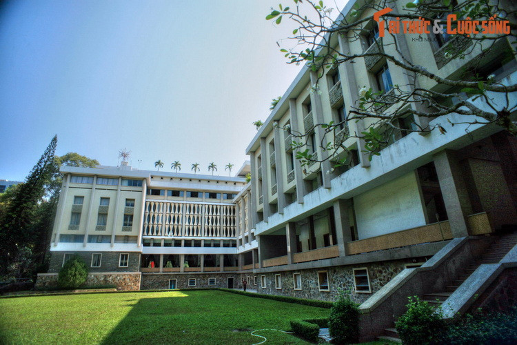 Theo đó toàn thể bình diện của Dinh làm thành hình chữ CÁT ( 吉 ) có nghĩa là tốt lành, may mắn.