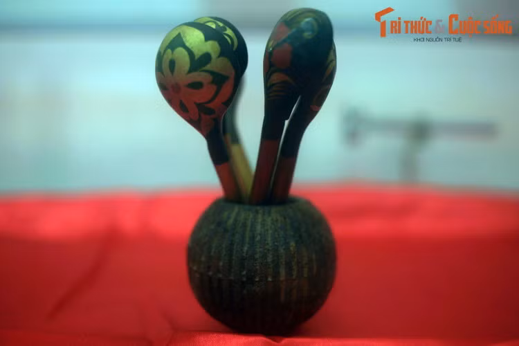 Chiếc lọ này làm từ vỏ quả mìn khía của Mỹ.