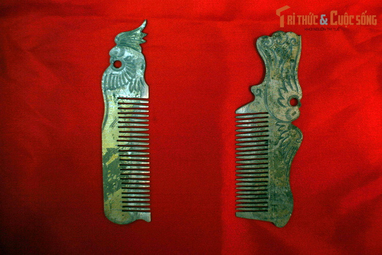 Những chiếc lược làm từ xác máy bay B-52 bị bắn cháy đêm 27/12/1972 ở Hà Nội.