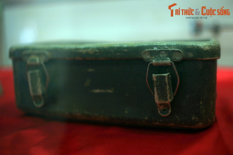 Hộp đựng thiết bị chỉnh súng bộ binh của quân đội Mỹ dùng làm hộp đựng đồ sửa chữa điện trong gia đình.