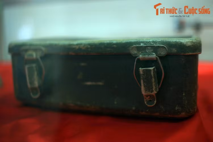 Hộp đựng thiết bị chỉnh súng bộ binh của quân đội Mỹ dùng làm hộp đựng đồ sửa chữa điện trong gia đình.