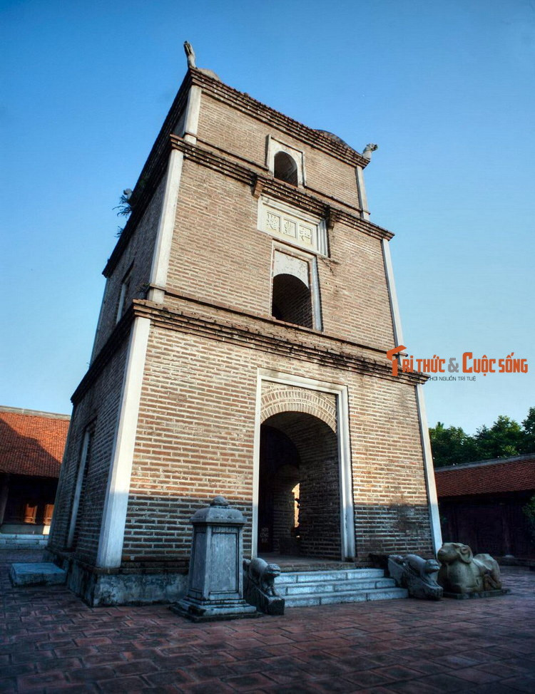 Ngày nay, chùa Dâu mang kiểu kiến trúc “nội công ngoại quốc” điển hình của các ngôi chùa cổ miền Bắc. Nét kiến trúc đặc sắc nhất của chùa Dâu là tòa tháp Hòa Phong nằm ở khoảng sân chùa sau tiền điện. Tháp xây bằng gạch nung già, vốn có 9 tầng nhưng nay chỉ còn ba tầng dưới.