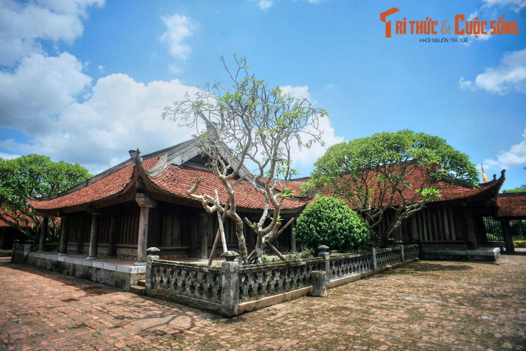 Chùa được hoàn thành vào năm 1632, mang phong cách kiến trúc thời Lê do Cường Dũng hầu Nguyễn Văn Trụ vẽ kiểu. Sau các lần trùng tu năm 1689, 1707, 1941… chùa vẫn giữ được những đường nét kiến trúc có từ khi mới khởi dựng.