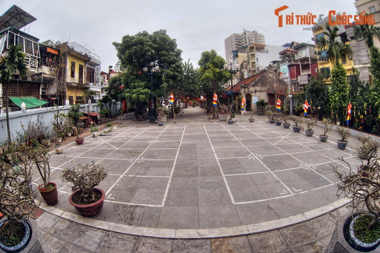 Nằm ở phường phố Huế, quận Hai Bà Trưng, Hà Nội, chùa Vua - Quán Đế Thích – là một trong tứ quán Thăng Long xưa, đồng thời là trung tâm cờ tướng có lịch sử lâu đời nhất Việt Nam.