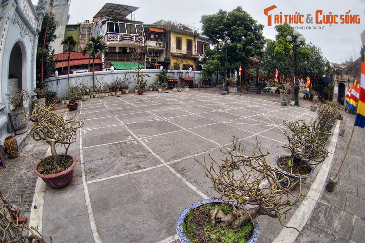 Ngày mồng 9 là ngày chính hội, cũng là ngày diễn ra trận chung kết. Ngay từ sáng sớm đã có nhiều người đến chùa mong cầu phúc, cầu tài, cầu bình an và cũng là để chọn một vị trí thích hợp để xem trận quan trọng nhất của giải cờ.