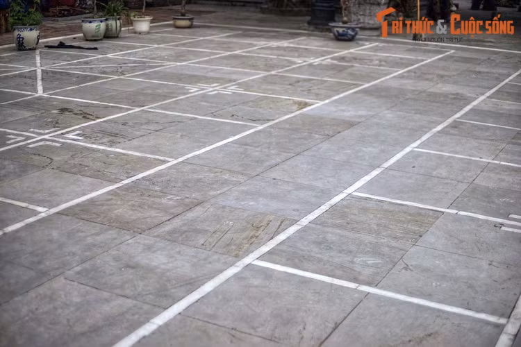 Theo sử tích, vì thấy Đế Thích là bậc cao cờ, nên một ông hoàng thời Lê đem lòng hâm mộ, lập một đền thờ ở làng Thịnh Yên, tổng Hậu Nghiêm, huyện Thọ Xương. Đó chính là nguồn gốc hình thành chùa Vua – quán Đế Thích.