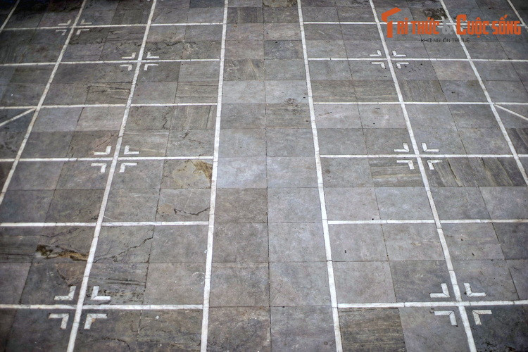 Khi du nhập vào Việt Nam, Đế Thích lại trở thành vị thần có khả năng cải tử hoàn sinh và là vua của môn cờ tướng. Coi Đế Thích là bậc cao cờ nhất, giới cờ tướng lâu nay vẫn truyền tụng câu “cờ cao Đế Thích chấp đôi xe”.