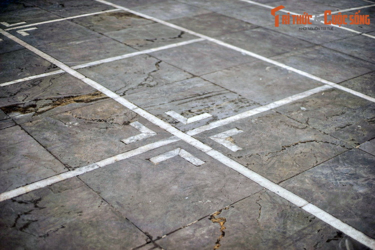 Ai ba năm liên tiếp giành giải nhất thì được khắc tên lên bia đá của chùa. Tấm bia này xưa kia được đặt trước cổng điện Thiên Đế. Tiếc rằng bia đã bị phá hỏng trong thời chiến tranh.