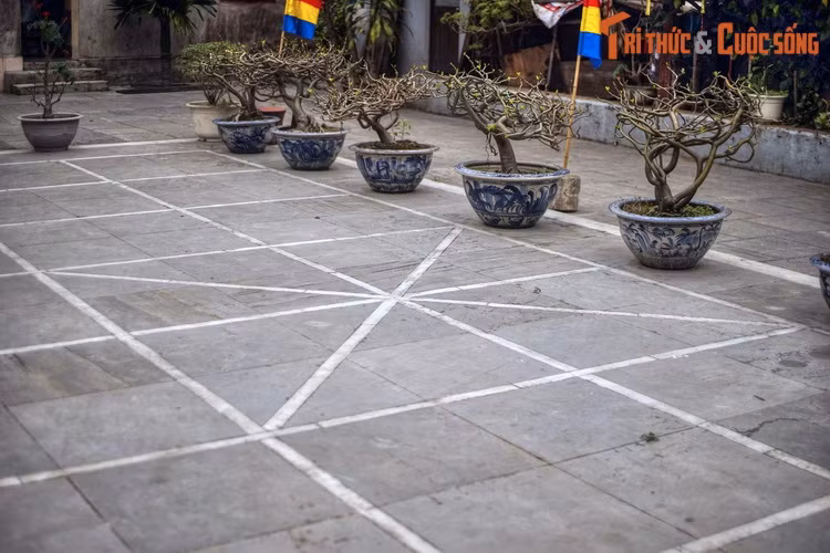 Theo lệ xưa, các cuộc thi được tổ chức theo thể thức loại trực tiếp. Sau khi vượt qua vòng sơ tuyển, các kỳ thủ sẽ chính thức so tài trong các ngày tiếp theo. Ngày cuối cùng chỉ còn hai đấu thủ, ai thắng sẽ là người phá giải cờ.