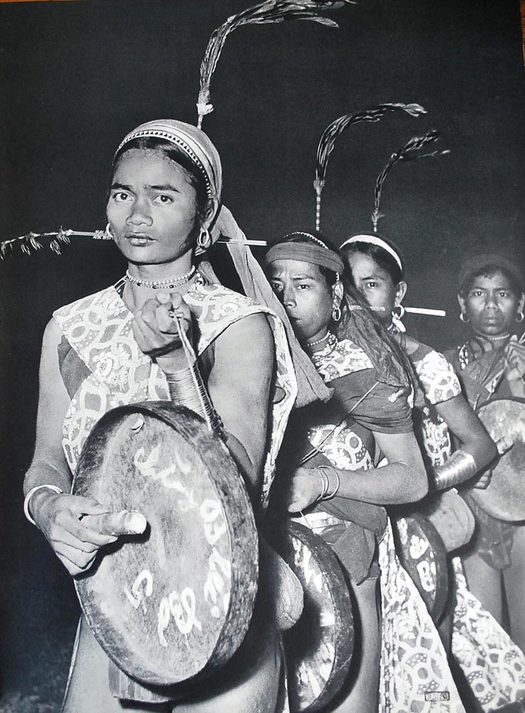 Phụ nữ thuộc một bộ tộc ở Lào.