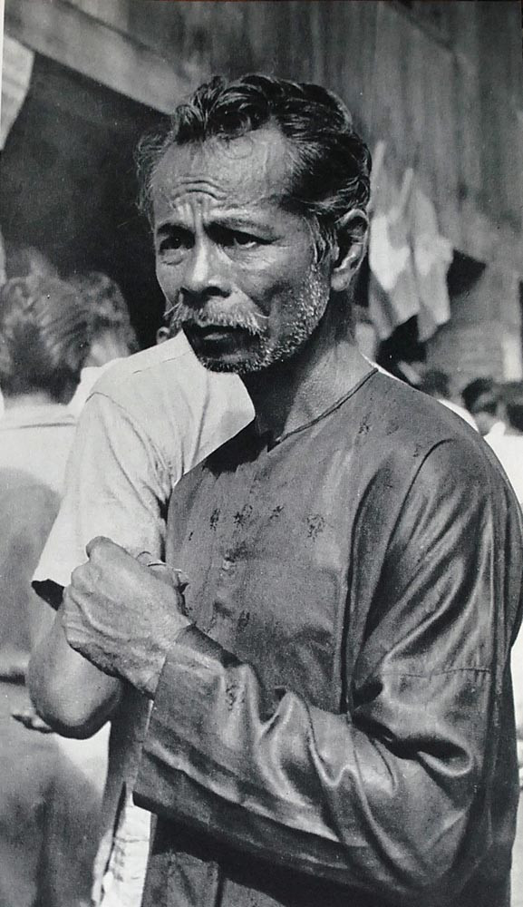 Chân dung một người đàn ông trung niên ở Hà Nội.