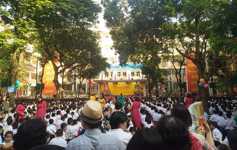 Nhung hinh anh xuc dong trong ngay khai giang o Ha Noi