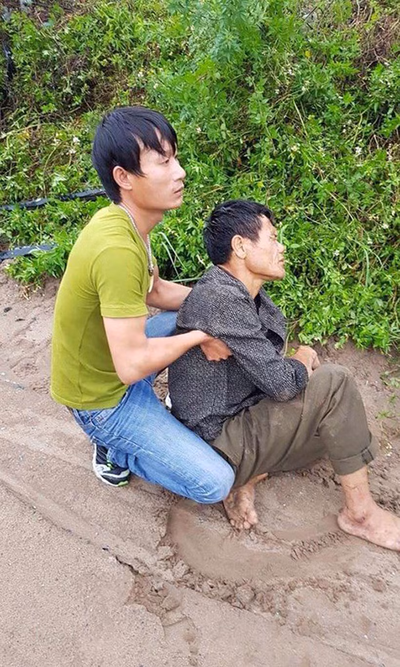 Tai nạn khiến chiếc xe khách biển Lào Cai bị biến dạng, hư hỏng nặng ở phần đuôi; Xe khách biển Thanh hóa hư hỏng nặng phần đầu. Lãnh đạo Cục CSGT cho biết, bước đầu xác định vụ tai nạn đã làm hơn 10 người bị thương. Thời điểm xảy ra vụ tai nạn giao thông, trời mưa lớn, đường trơn trượt.