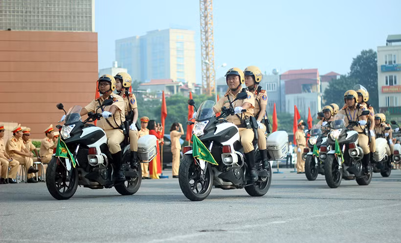 Ngoài ra, tại hội thi các đại biểu còn được tận mắt ngắm nhìn màn diễu hành hoành tráng của dàn xe mô tô lực lượng Cảnh sát giao thông dẫn đoàn.