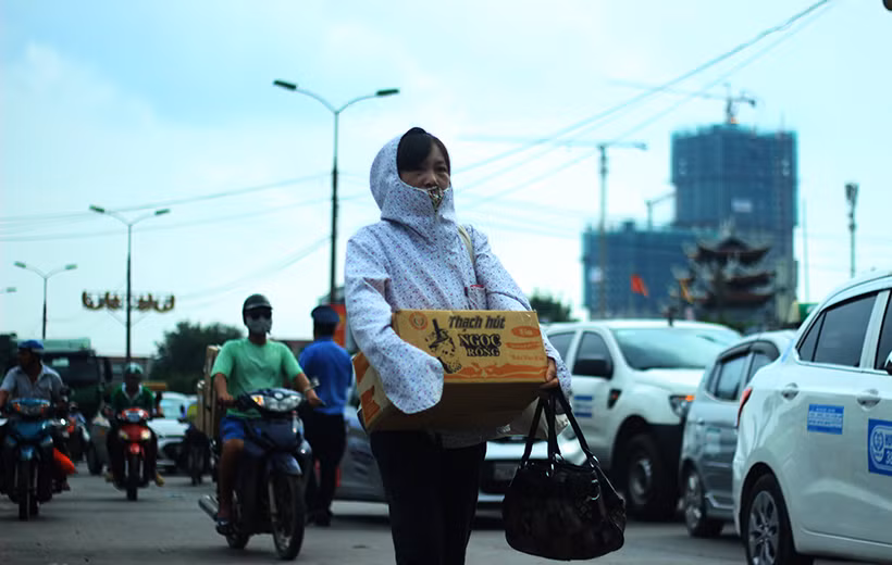 Nhanh chóng di chuyển ra các điểm xe buýt.