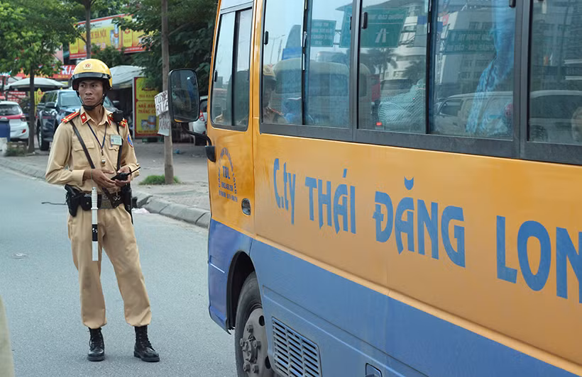 Nhiều trường hợp xe khách vi phạm bị các lực lượng đội CSGT số 6 thẳng tay xử lý trong chiều 1/9.