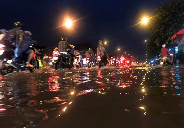 Diem nong 24h: Co the xu ly hinh su nhom danh ghen, lot do-Hinh-10