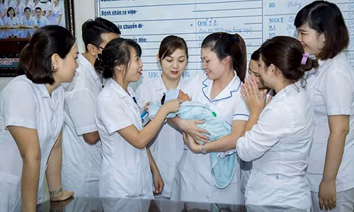 Dau xot be 5 ngay tuoi bi bo roi o Vien Huyet hoc