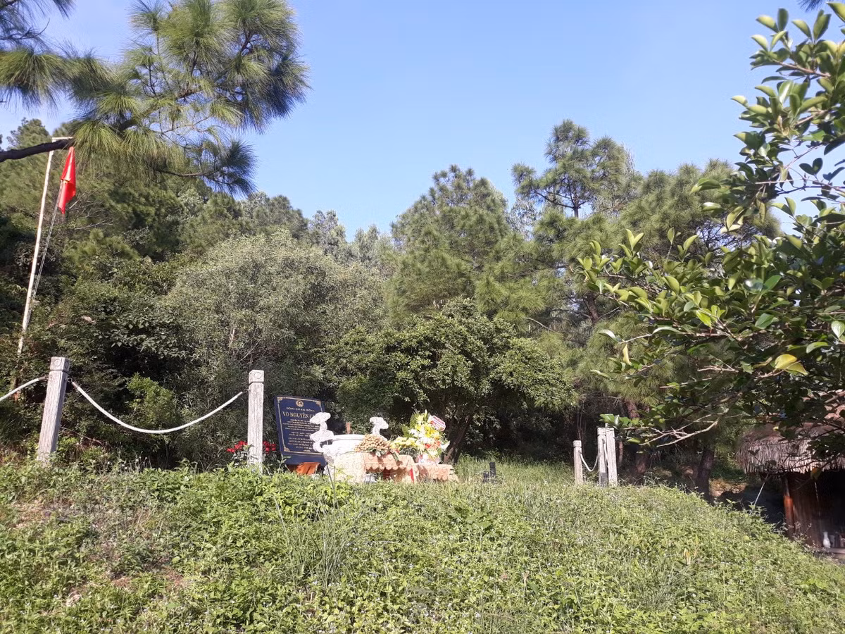 Hoat dong vieng mo Dai tuong Vo Nguyen Giap binh thuong tro lai