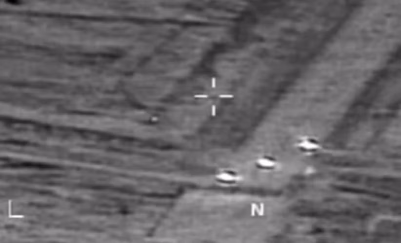 Mặc dù hoạt động từ cự ly khá xa nhưng nhờ các thiết bị trinh sát hiện đại mà máy bay Mỹ vẫn cung cấp được những bức ảnh với độ phân giải cao về sân bay quân sự Nga.