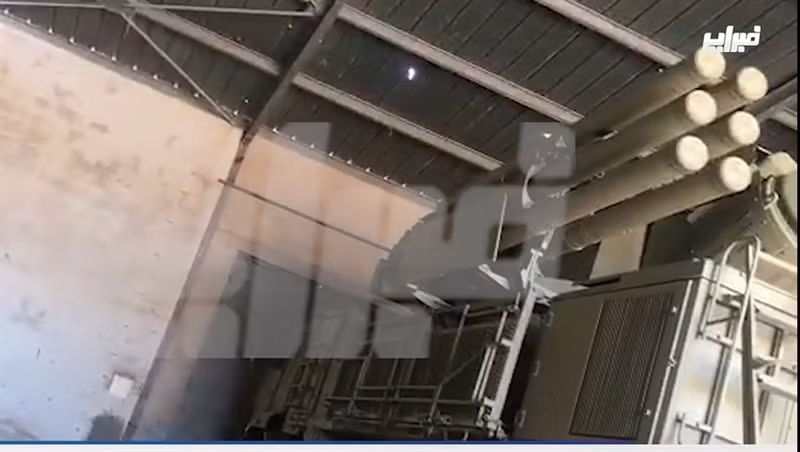 Bởi đến thời điểm hiện tại, không chỉ lực lượng phòng không rất mạnh và những đơn vị mặt đất của LNA cũng có thể tung ra những đòn đáng sợ bằng loạt vũ khí mới trong khi đó ở trên không những chiếc MiG-29 và Su-24 đã sẵn sàng dội lửa. Ảnh trong bài: Hệ thống phòng không Pantsir-S1 mới được chuyển giao cho LNA.