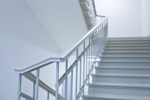 Rất nhiều bệnh nhân qua đời tại các bệnh viện. Tuy nhiên, không có nhiều bệnh nhân chết tại cầu thang bệnh viện. Sự việc hy hữu này xảy ra ở bệnh viện San Francisco, Mỹ năm 2013.