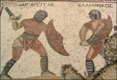 Theo đó, khán giả đến đấu trường giải trí bằng cách xem các võ sĩ giác đấu đánh nhau và giao chiến với thú hoang.