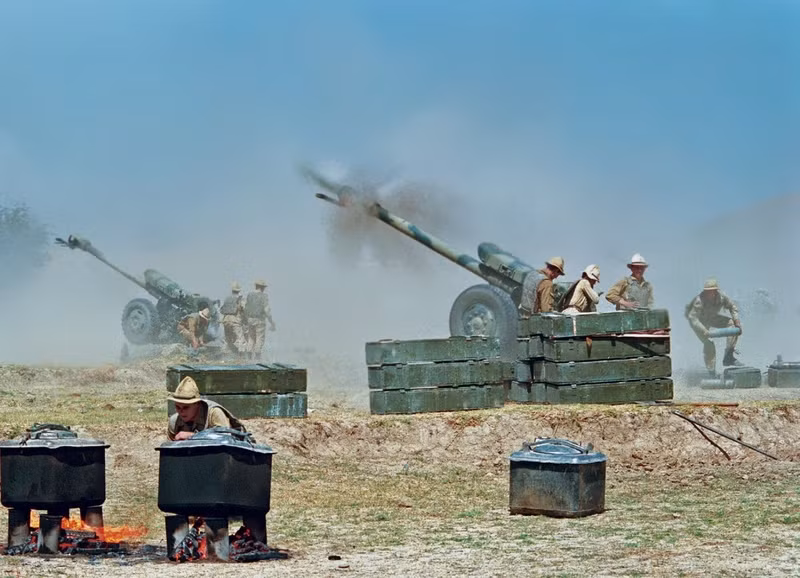 Quân đội Liên Xô triển khai vũ khí tại khu vực gần thủ đô Kabul, Afghanistan năm 1988.