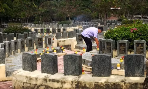 Các anh hùng liệt sĩ được đặt nằm bên nhau trong Nghĩa trang Liệt sĩ Tân Biên (Tây Ninh) Ảnh: Thanh Long