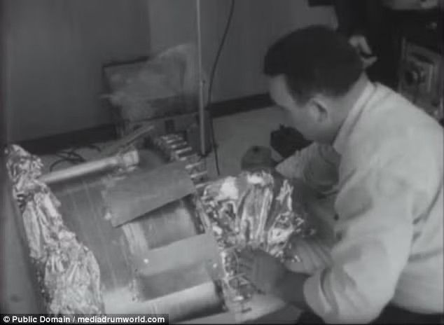 Người đầu tiên tham gia chương trình đông lạnh cơ thể với hy vọng có thể sống lại sau khi chết là James Bedford, 72 tuổi, một giảng viên tâm lý học. Thi hài ông được bảo quản theo phương pháp đông lạnh vào ngày 12/1/1967.