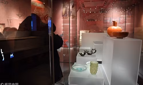 Nhiều món đồ gốm sứ, đồng... của nền văn minh La Mã cổ đại được giới thiệu tới khách tham quan ở Trung Quốc.
