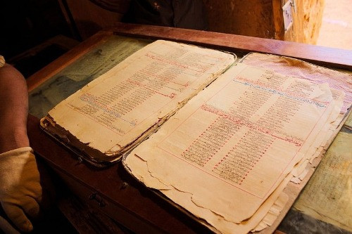 Trong thời gian đó, hàng chục thư viện được thành lập ở thị trấn cổ Chinguetti. Những thư viện này lưu giữ nhiều tài liệu, bản chép tay thuộc một số lĩnh vực như toán học, thiên văn học, tôn giáo...